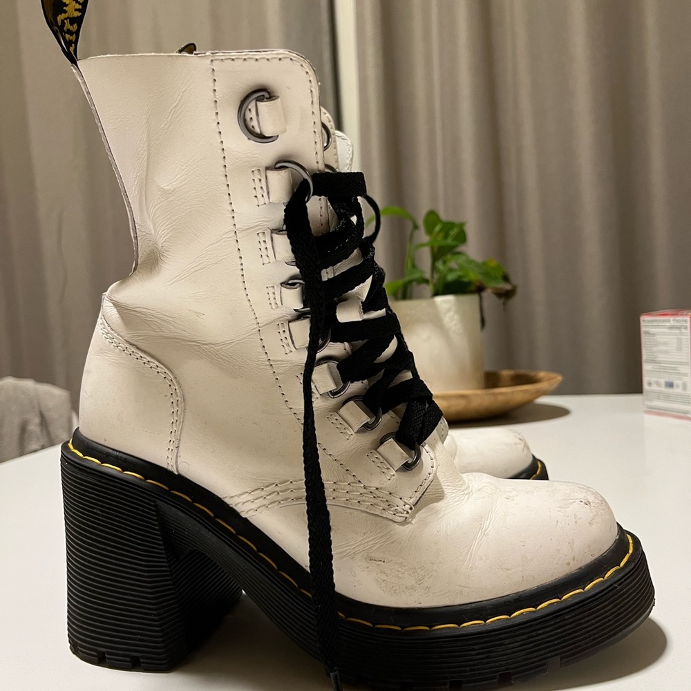 White doc marten CHESNEY LEATHER FLARED HEEL LACE UP BOOTS